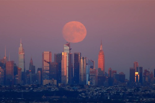 Aquarius 2024 Midtown Manhattan Full Moon Gary Hershorn!